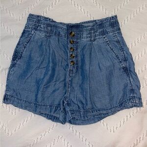 American‎ Eagle Women's Blue Chambray Mom pleated Super High Rise Shorts size 4